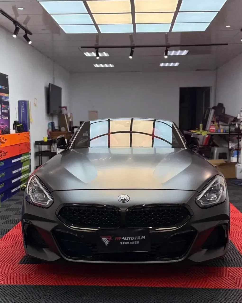 BMW Z4 消光鐵灰改色覆膜完工實拍（1）