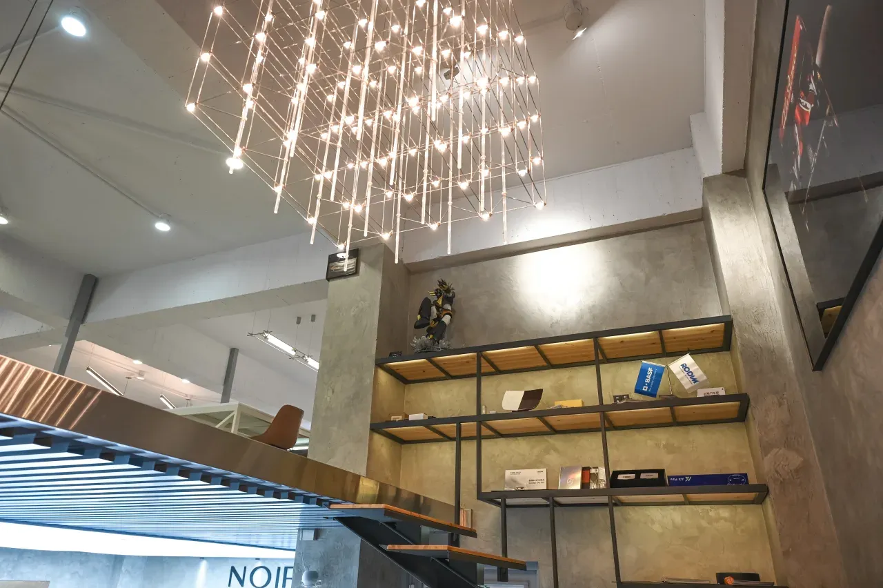 NOIR 施工棚雕塑感懸吊燈具 — 對細節的講究自空間延伸至工藝