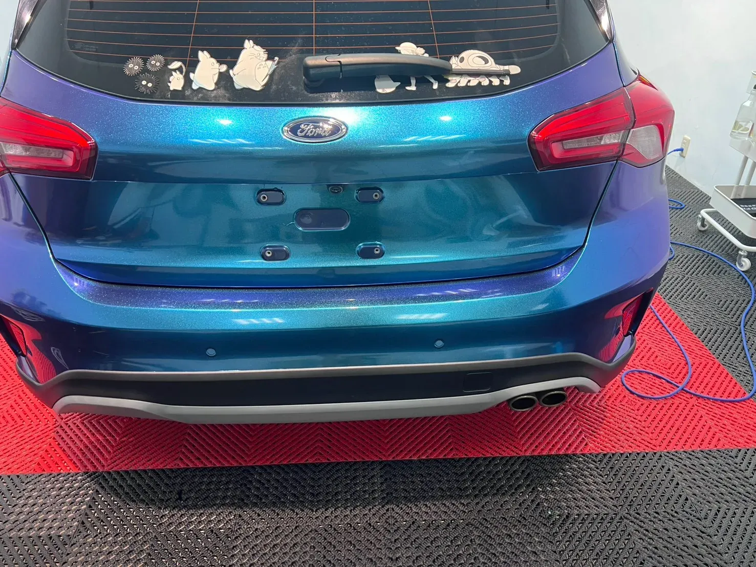 Ford Focus 變色龍紫魅藍改色膜車尾正面
