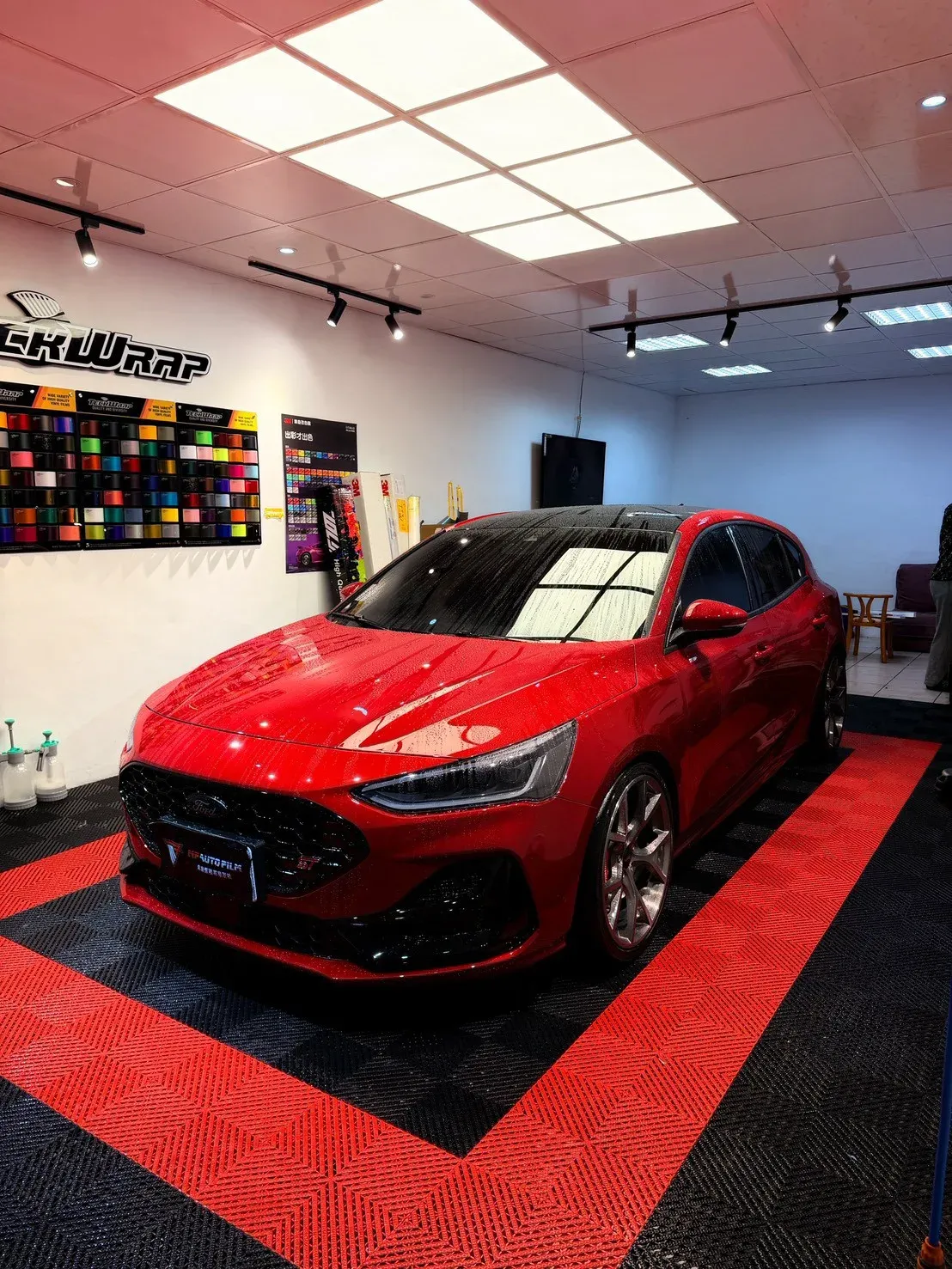Ford Focus ST 透明保護透明犀牛皮完工（前 45 度全車）