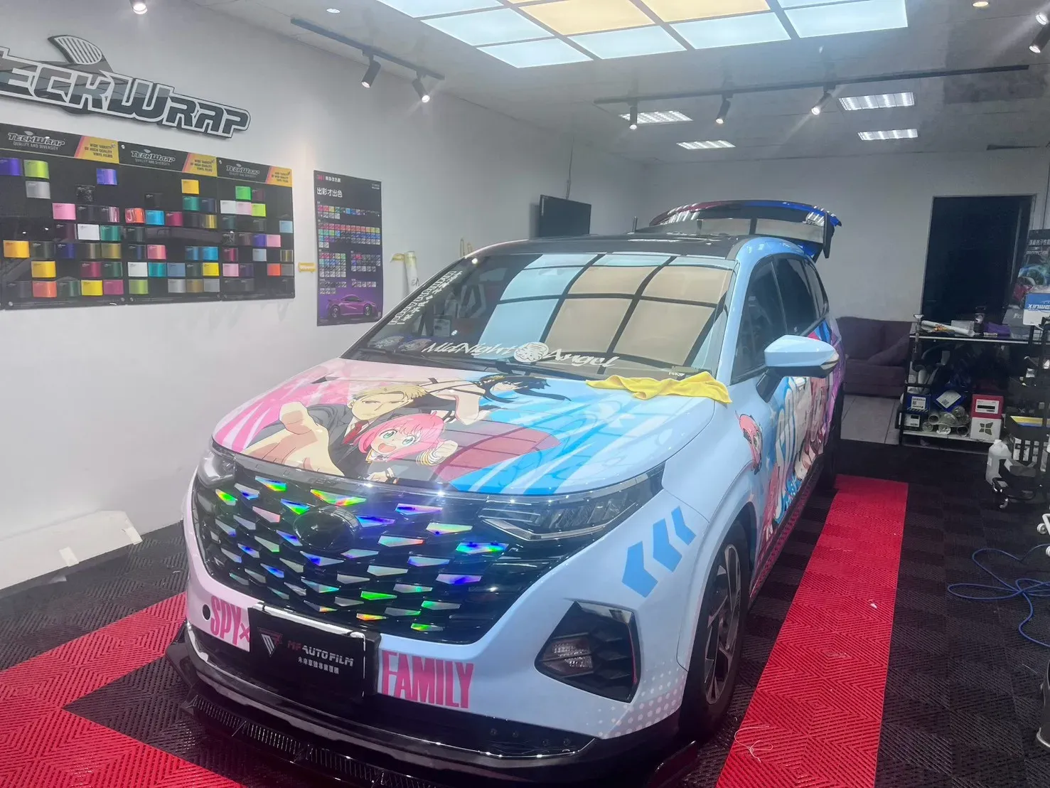 Hyundai Custin 動漫彩繪改色膜完工（前 45 度全車）