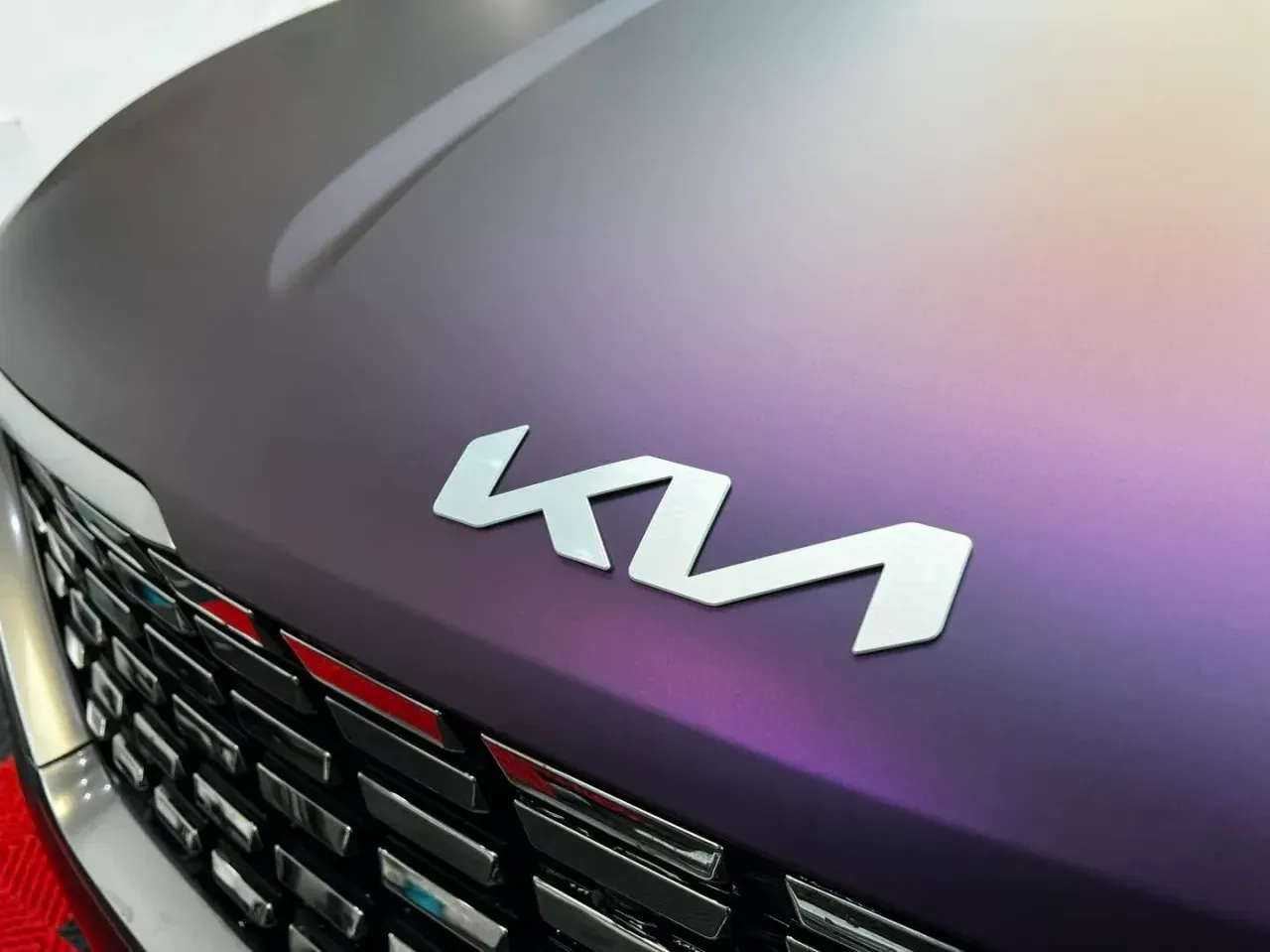 Kia Carnival 緞面紫改色覆膜完工實拍（3）