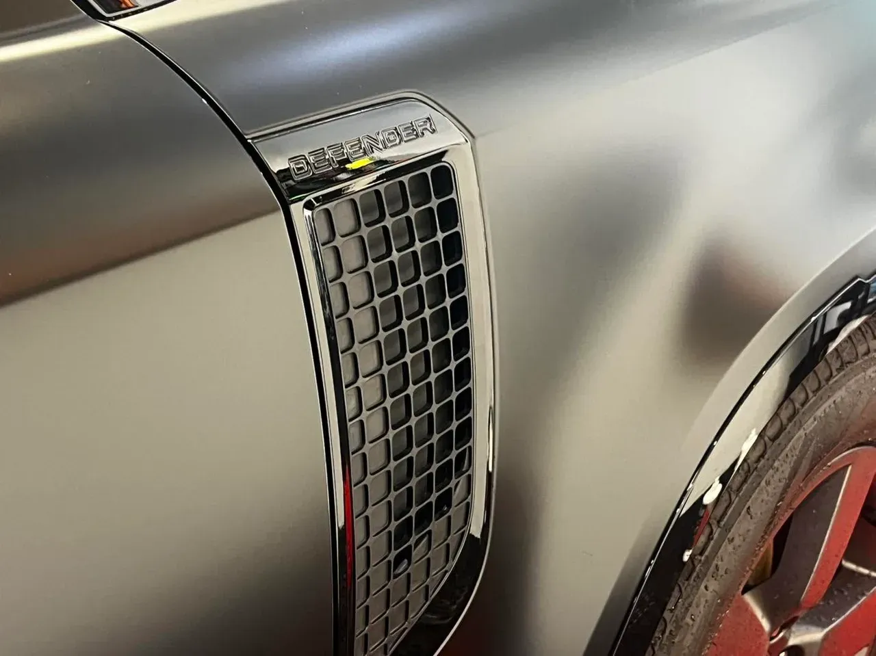 Land Rover Defender 消光黑車體覆膜完工實拍（7）