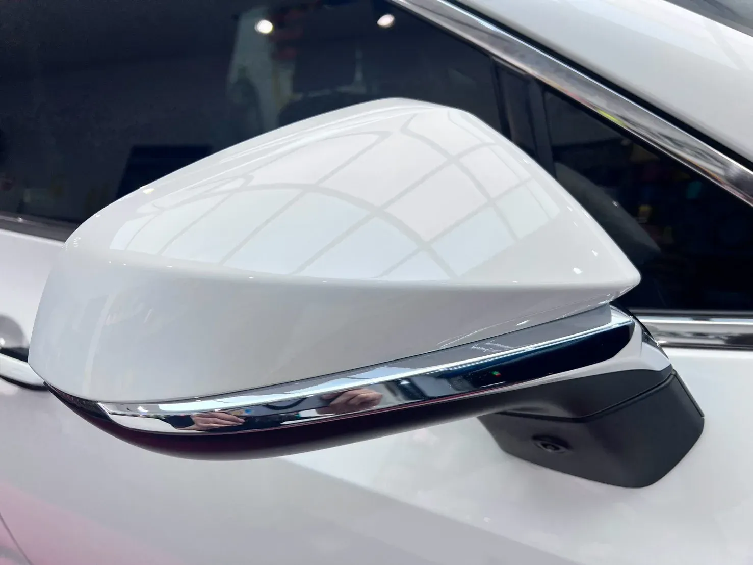 Lexus NX200 後視鏡包覆完工細節