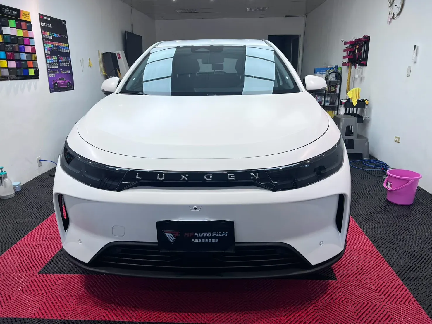 LUXGEN n7 消光犀牛皮完工車頭正面全車視角