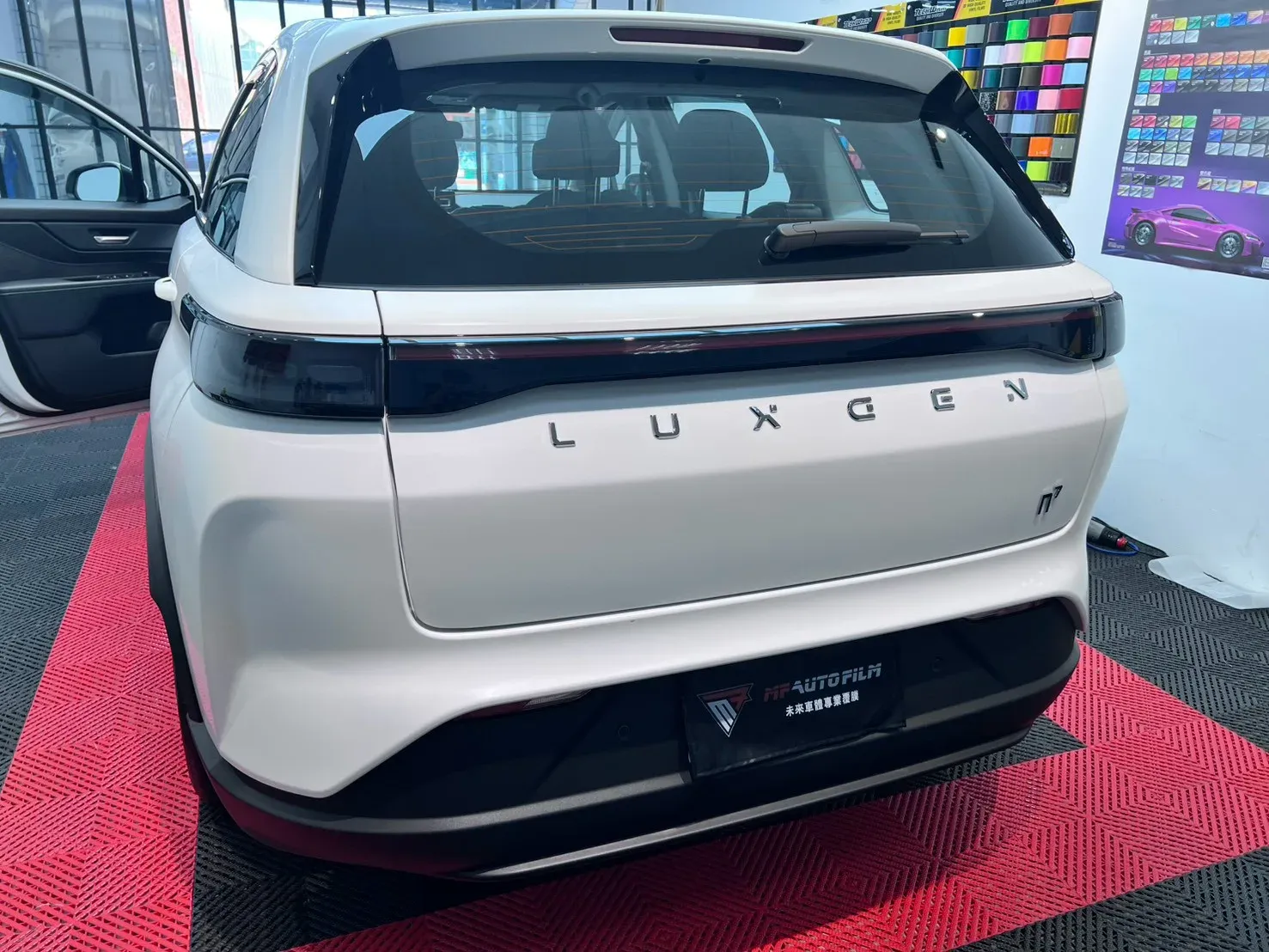 LUXGEN n7 消光犀牛皮完工車尾正後方全車視角