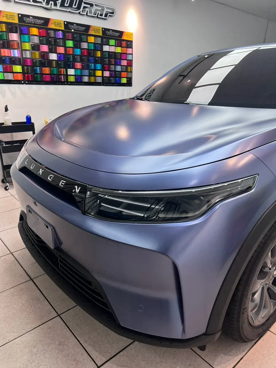 LUXGEN n7 午夜藍改色膜車頭斜前近拍