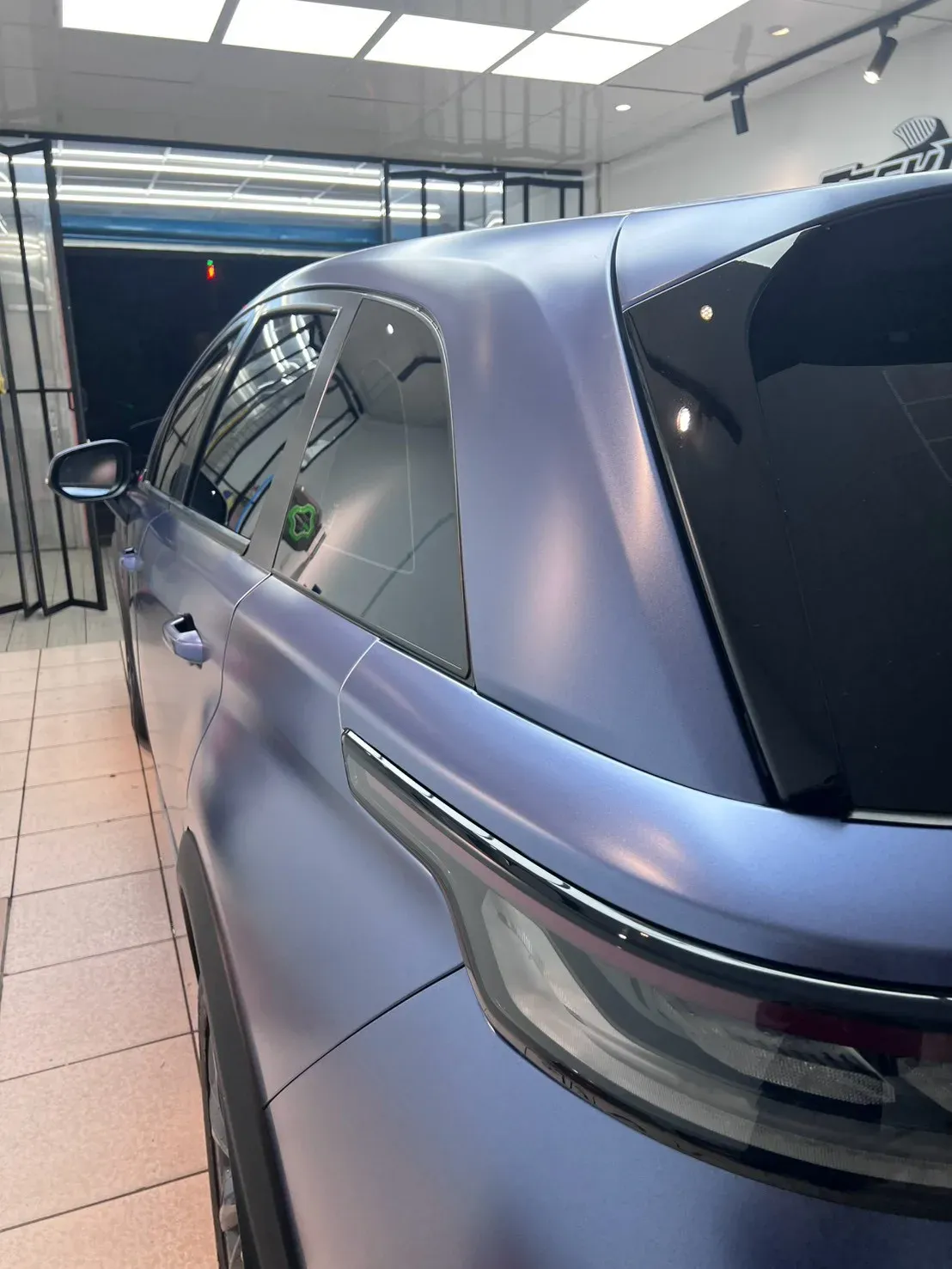 LUXGEN n7 午夜藍改色膜車側後窗與尾燈線條