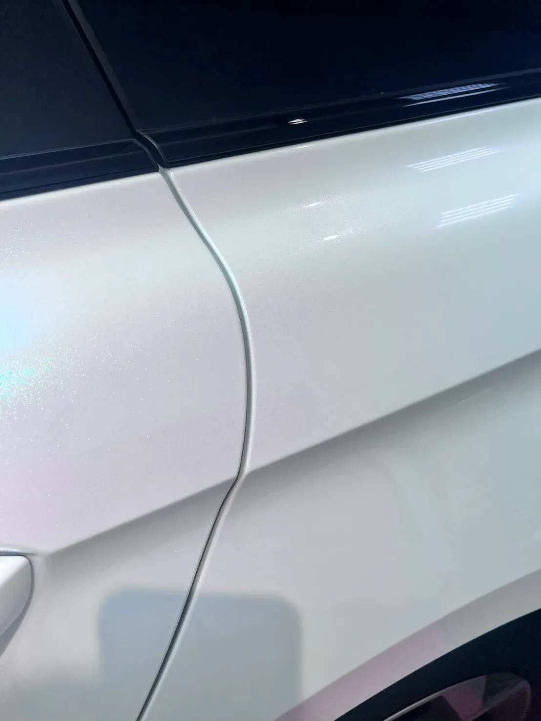 SKODA Superb Combi 白變藍改色犀牛皮完工實拍（後門與後葉子板門縫收邊）